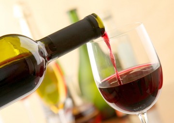 Dosarul vinului făcut din spirt: la Constanţa, otrava era livrată de afaceristul Tănase